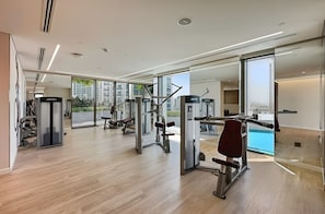 Fitness facility - Spacious 4-Bedroom Loft Duplex Apartment with Balcony, Terrace & Maid’s Room | Creekside, Dubai Creek Harbour (Dubai)