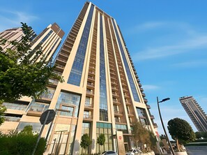 Exterior - Spacious 4-Bedroom Loft Duplex Apartment with Balcony, Terrace & Maid’s Room | Creekside, Dubai Creek Harbour (Dubai)