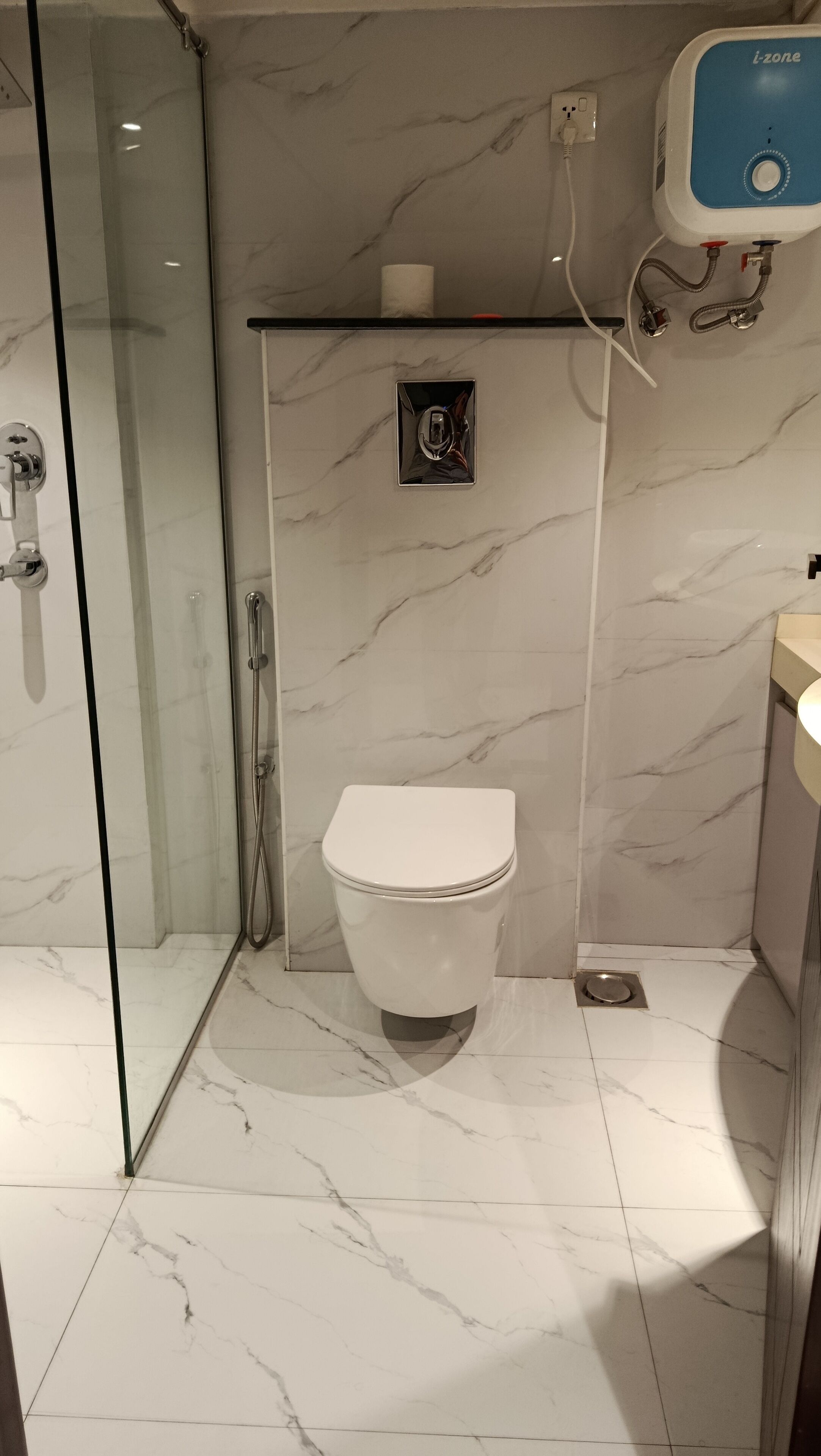 Ducha, secador de pelo, bidet, toallas