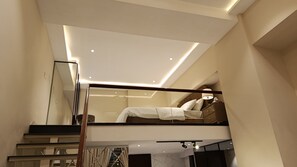 1 Schlafzimmer, Zimmersafe, Schreibtisch, Bügeleisen/Bügelbrett