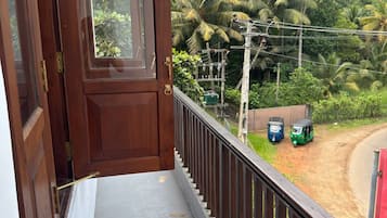 Superior Double Room, Pool View | Desk, free WiFi