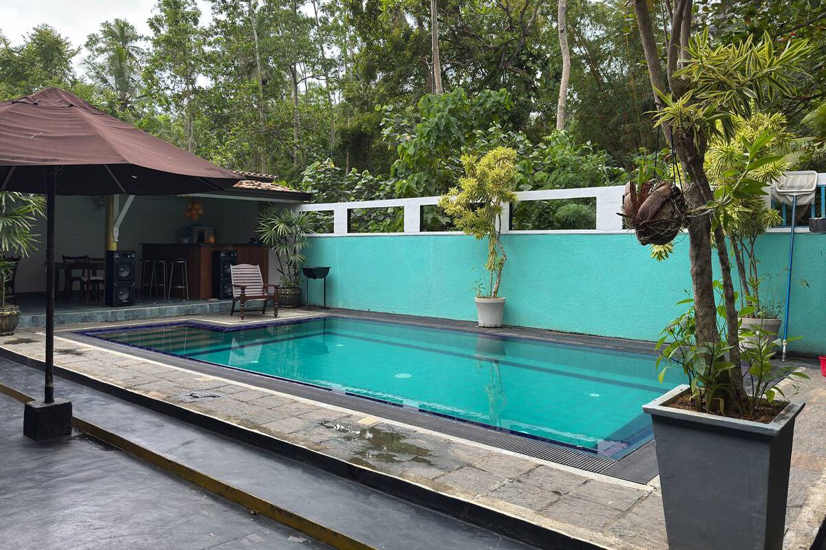 办公桌、免费 WiFi