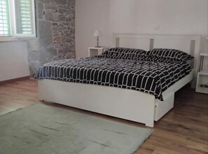 아파트 (Two Bedroom Apartment) | 2 개의 침실