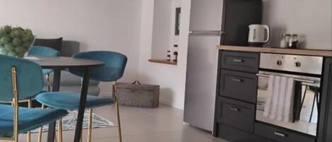 Apartamento (Two Bedroom Apartment) | Cozinha privada | Geladeira