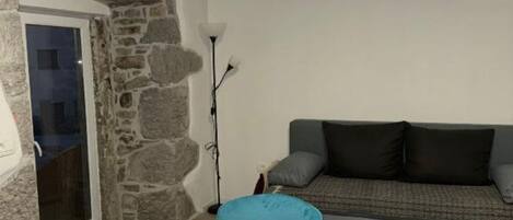 公寓 (Two Bedroom Apartment) | 客廳