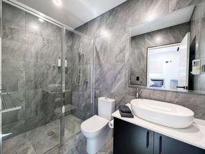 Shower, hair dryer, bidet, toilet paper - Modern Studio Retreat in Exclusive Northcrest (Berrimah)