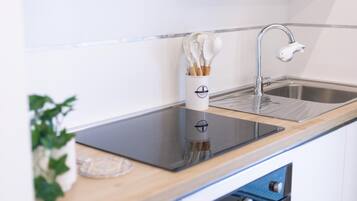 Micro-ondes, four, plaque de cuisson, lave-vaisselle