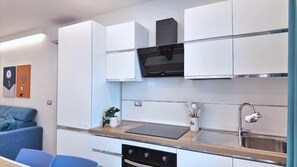 Microonde, forno, piano cottura, lavastoviglie