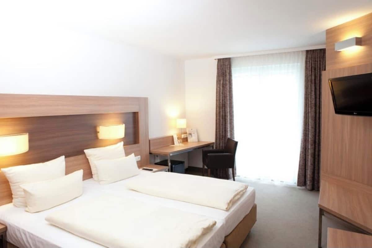 Double Room | Free WiFi, wheelchair access