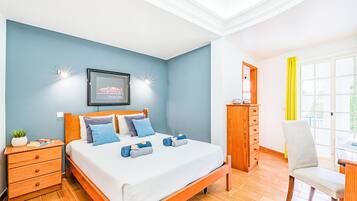 4 bedrooms, iron/ironing board, free WiFi, bed sheets