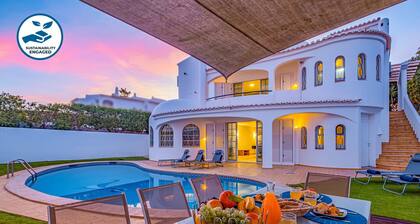 Sophisticated villa with BBQ and heatable pool