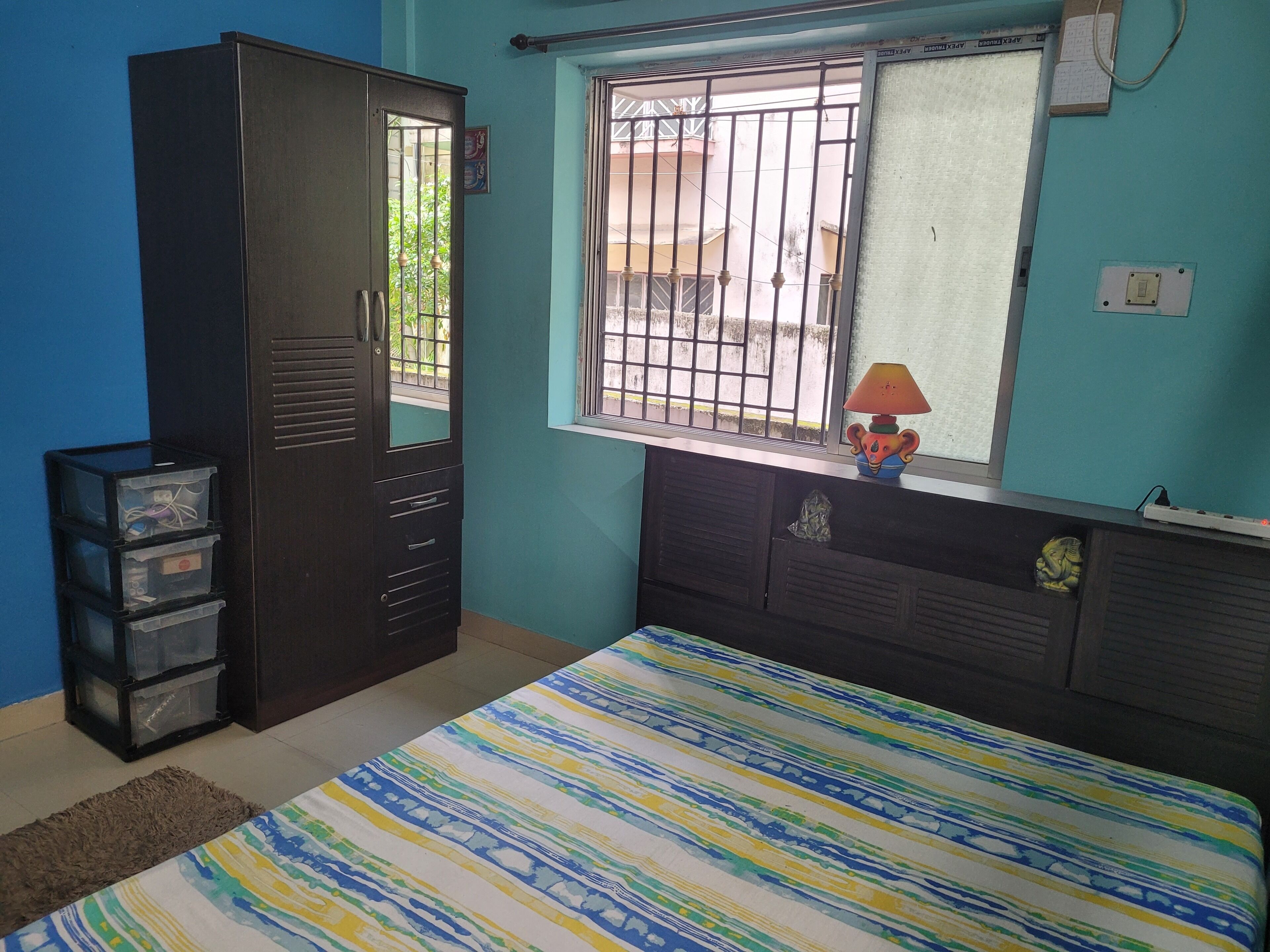 Fer et planche à repasser, accès Internet