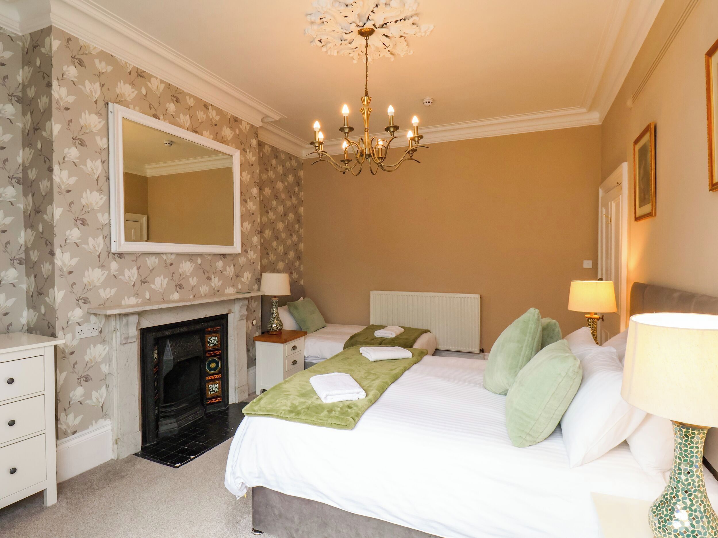 7 chambres, décoration personnalisée, ameublement personnalisé