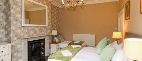 7 chambres, décoration personnalisée, ameublement personnalisé