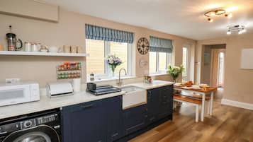 Mesin pencuci piring dan peralatan masak/sendok-piring