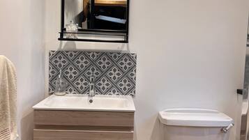 Shower, towels, soap, toilet paper