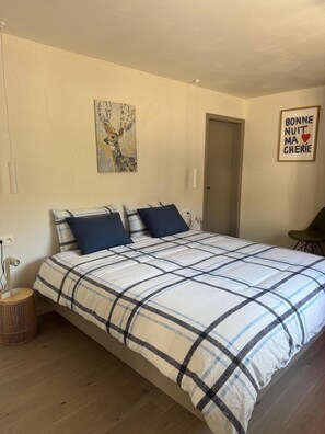 Internet, bed sheets