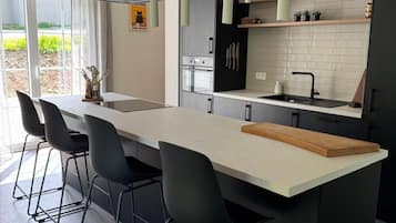 Microwave, oven, stovetop, dishwasher