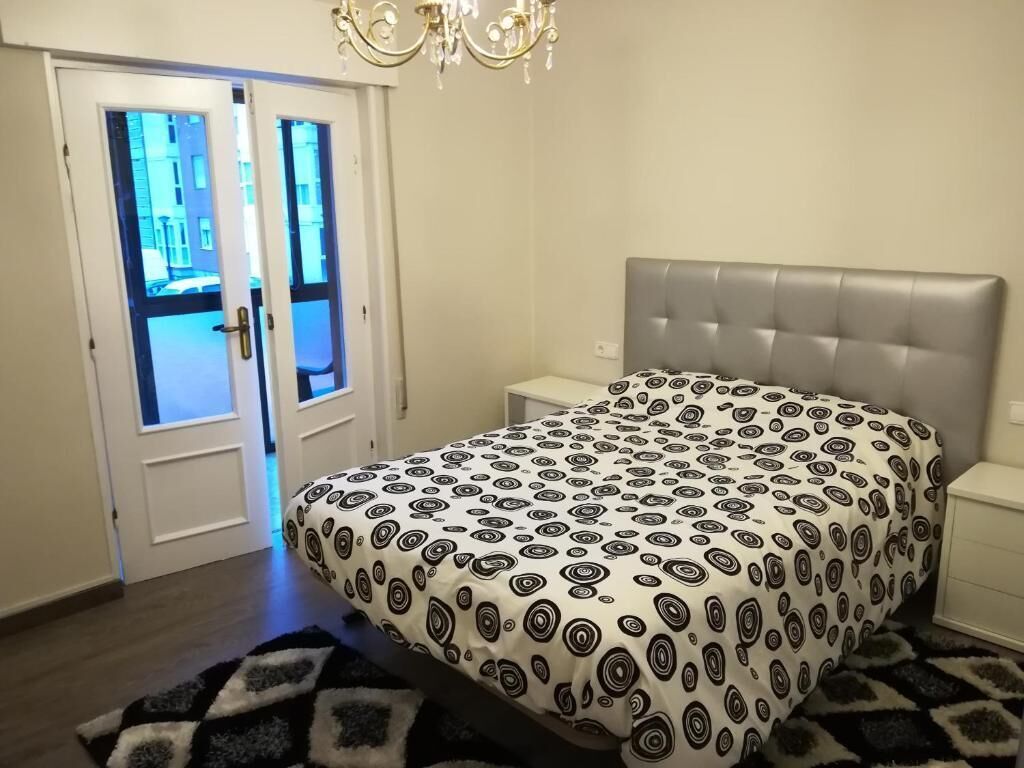 3 slaapkamers, een strijkplank/strijkijzer, wifi, beddengoed