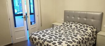 Las Higueras. House with garden.