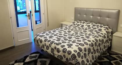 Las Higueras. House with garden.