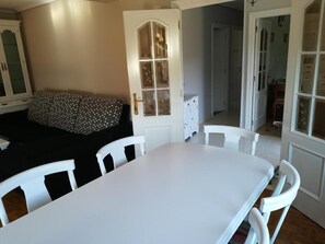 Dining - Las Higueras. House with garden. (Pomaluengo)