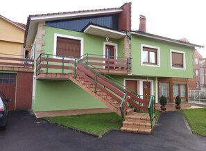 Exterior - Las Higueras. House with garden. (Pomaluengo)