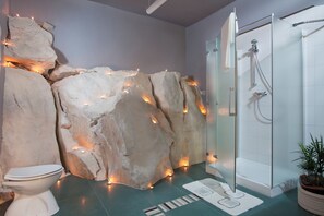 Shower, hair dryer, bidet, towels - Your peaceful hideaway above the old town of Labin (Labin)