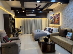 Iron/ironing board, WiFi, bed sheets - Room With AirPurifier ,Recliner Near kolkata Airprot, CC2 and Convention Center (Kolkata)