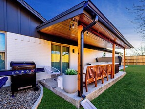 Terrace/patio - Amelia’s Corner / Hot Tub + Ultimate Game Room (Keller)