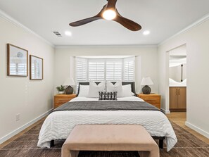 Iron/ironing board, travel cot, free WiFi, bed sheets - Waterview Residence / 4 BD + 2 Kings + Fire Pit (Richardson)