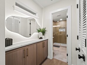 Hair dryer, towels - Waterview Residence / 4 BD + 2 Kings + Fire Pit (Richardson)