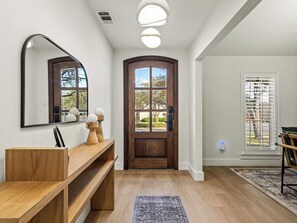 Interior - Waterview Residence / 4 BD + 2 Kings + Fire Pit (Richardson)