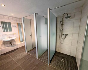 Bathroom - Family-friendly Guesthouse in the Oderbruch (Bleyen-Genschmar)