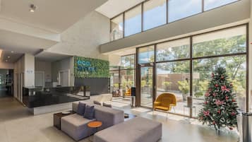 Basic Apartment | Lobby