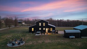 Terrace/patio - Charred Oak Reserve-Sleeps 10-Hot Tub, Firepit by Iconiq stays (Chaplin)