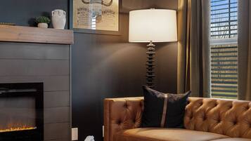 Una Smart TV, una chimenea