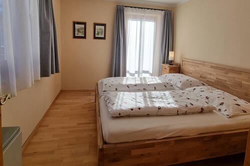 House | 5 bedrooms, bed sheets