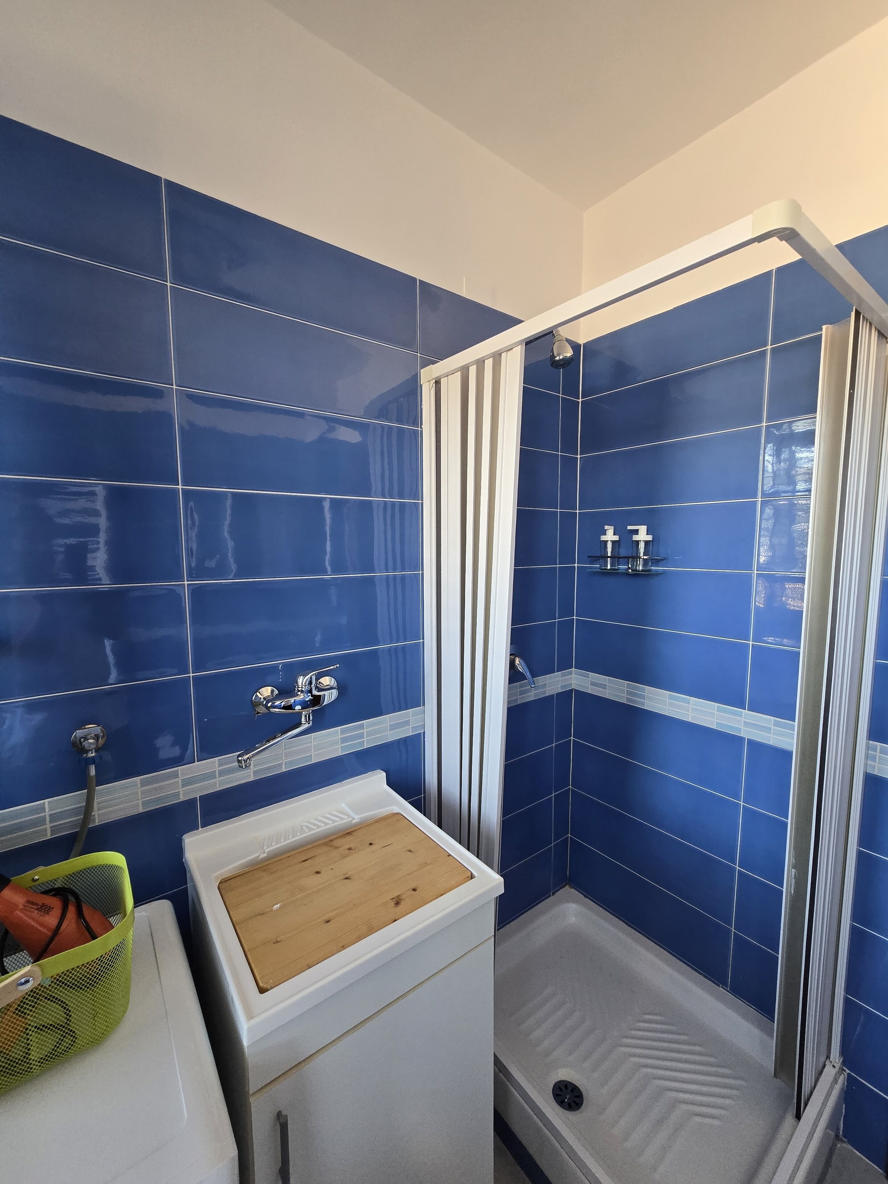 Haartrockner, Bidet, Handtücher, Seife