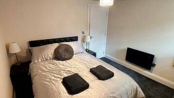 Iron/ironing board, WiFi, bed sheets