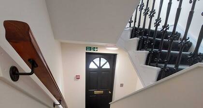 Kirkcudbright Holiday Apartments - Apartment A - 2 Double Bedroom Apartment