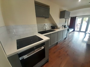 Private kitchen - Kirkcudbright Holiday Apartments - Apartment H with Balcony (Kirkcudbright)