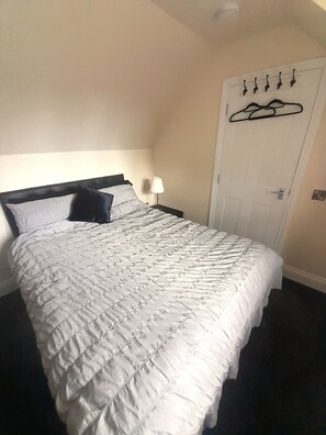 2 chambres, fer et planche à repasser, accès Internet, draps fournis
