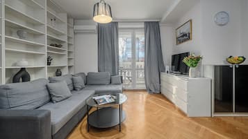 Comfort Apartment, Balcony | Iron/ironing board, cots/infant beds, free WiFi, bed sheets