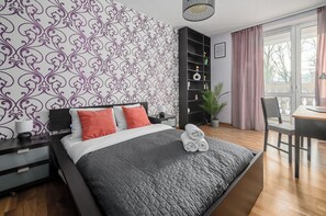 Comfort Apartment, Balcony | Iron/ironing board, cots/infant beds, free WiFi, bed sheets - Lumina airy apartment with balcony (Warsaw)