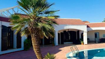 Villa, 4 slaapkamers, toegankelijk voor mindervaliden, roken | Zwembad