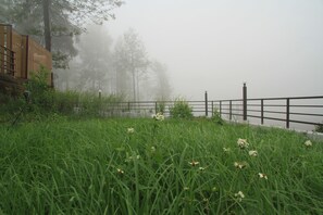 Property grounds - Luxurious Private 3-bedroom villa in welcoming Kotagiri for a relaxing stay (Kotagiri)