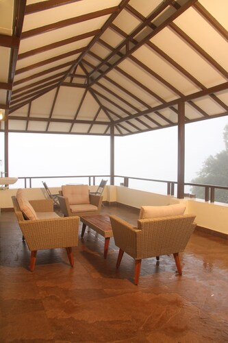 Luxurious Private 3-bedroom villa in welcoming Kotagiri for a relaxing stay