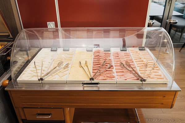 Free daily buffet breakfast - Sky Hotel (Tirana)