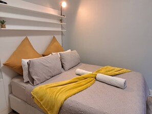 Iron/ironing board, WiFi, bed sheets